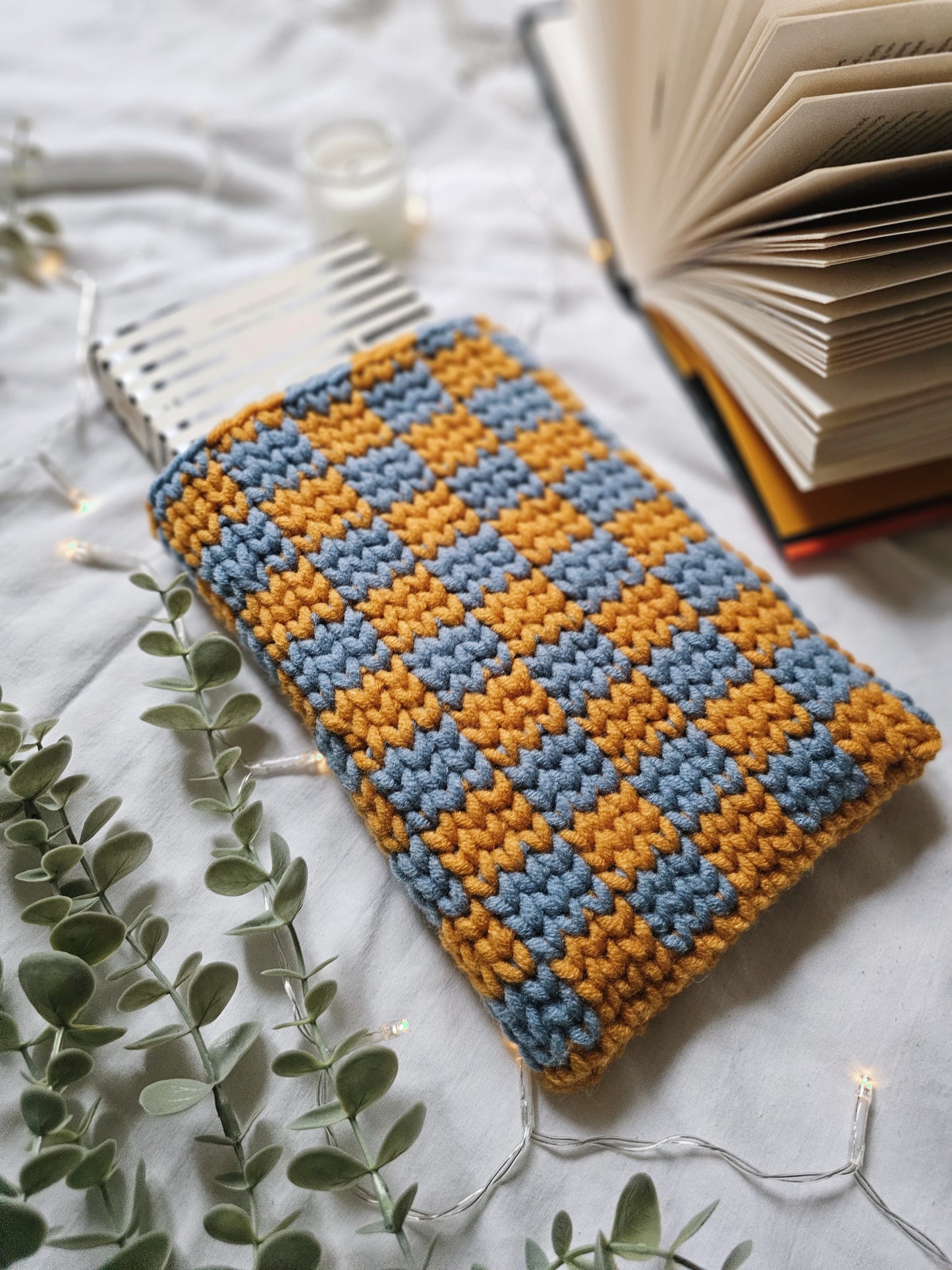 PAPERBACK CASE | BLUE YELLOW